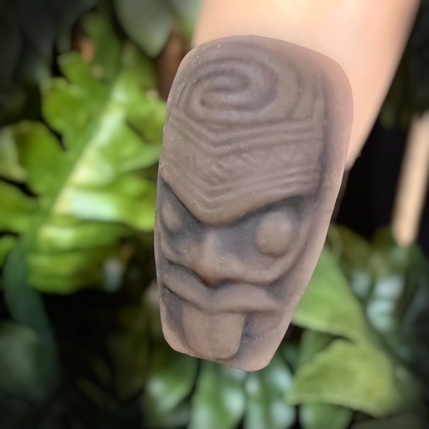 PRESS ON TIKI TOTEM NAILS