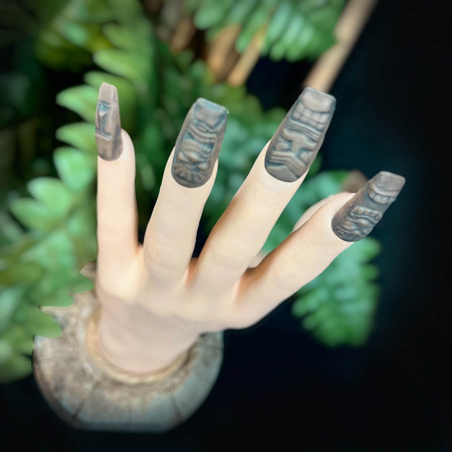 PRESS ON TIKI TOTEM NAILS