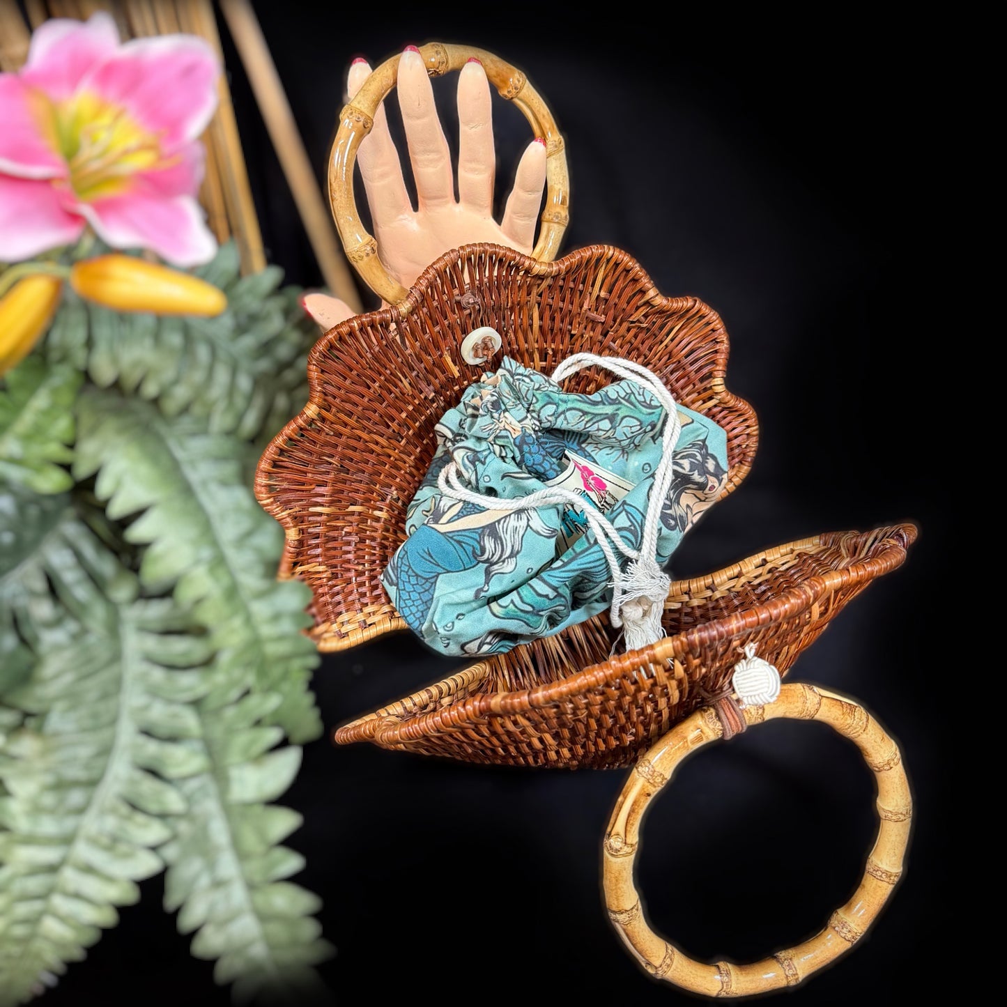 WICKER SHELL PURSE