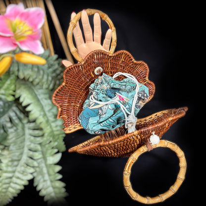 WICKER SHELL PURSE