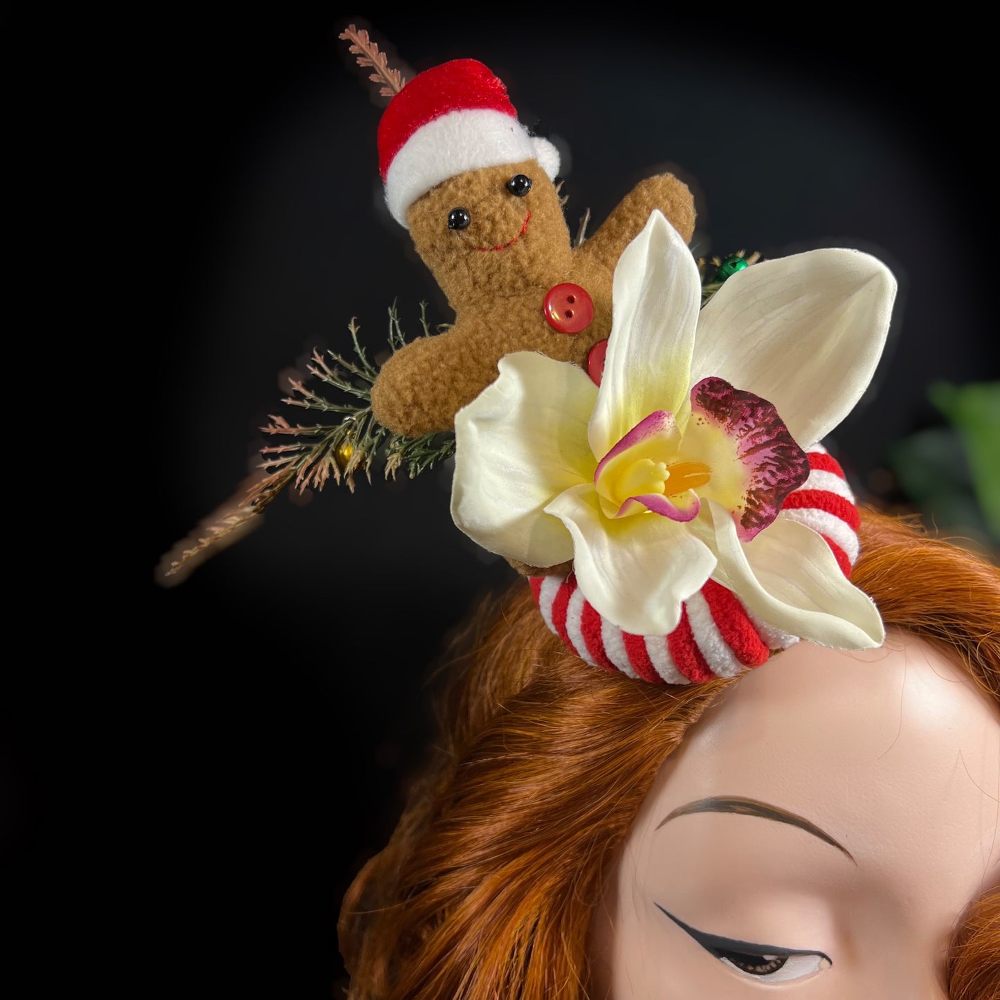 GINGERBREAD MAN TIKI FASCINATOR